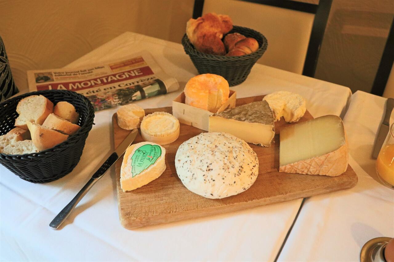 Logis Hotel Restaurant La Brasserie Treignac 外观 照片
